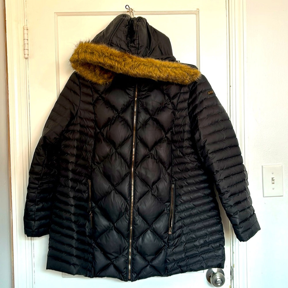 Marc New York Black Hooded Down Coat with pockets.  Size 16/18